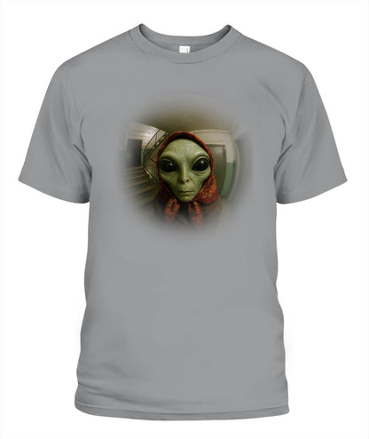 Babushka Alien – Funny Retro UFO Shirt