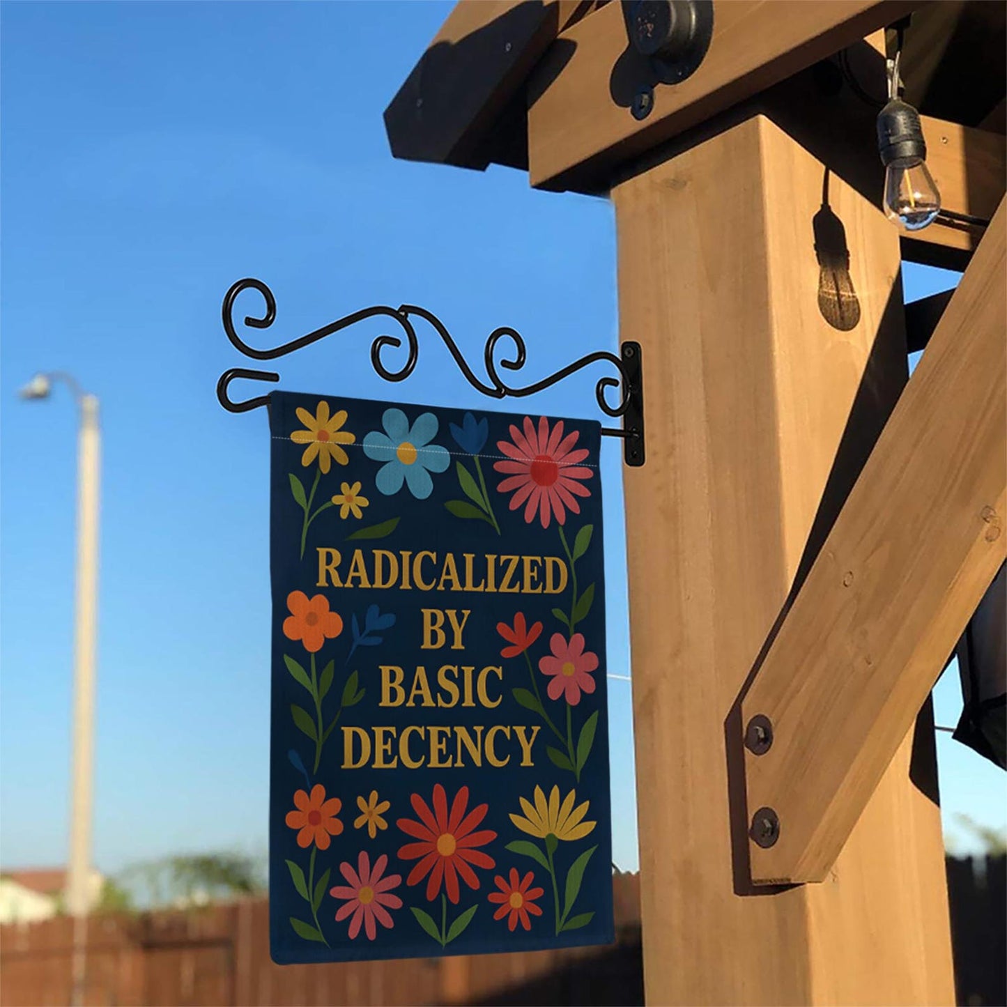 Floral Garden Flag: Progressive Outdoor Decor 2