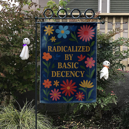 Floral Garden Flag: Progressive Outdoor Decor 2