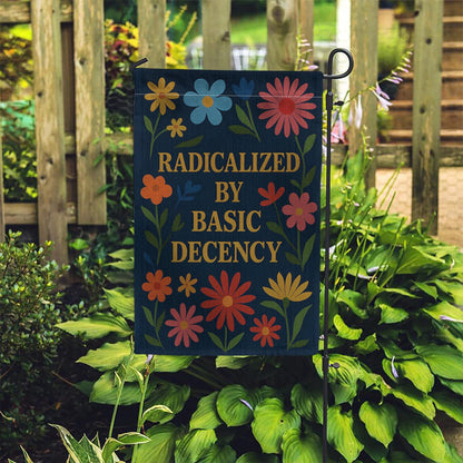 Floral Garden Flag: Progressive Outdoor Decor 2