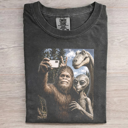 Legendary Creatures Selfie – Retro Outdoor Humor Tee